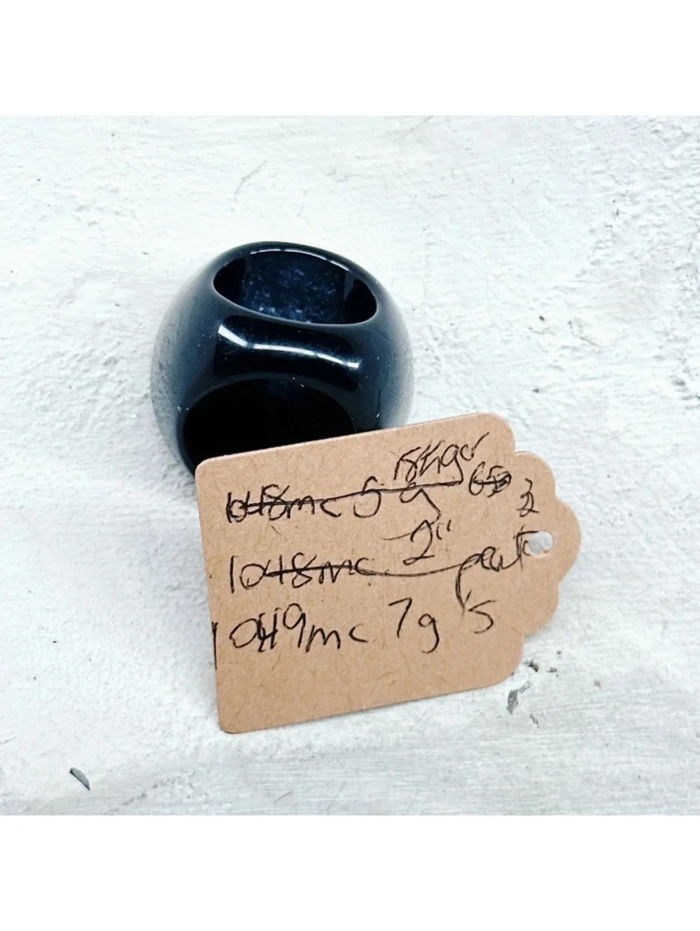 1049mc. Black Vintage Plastic Ring Size 7